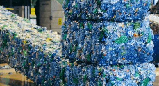 Closed loop - Odpady do potravin a čistý materiál do koberečků a bund
