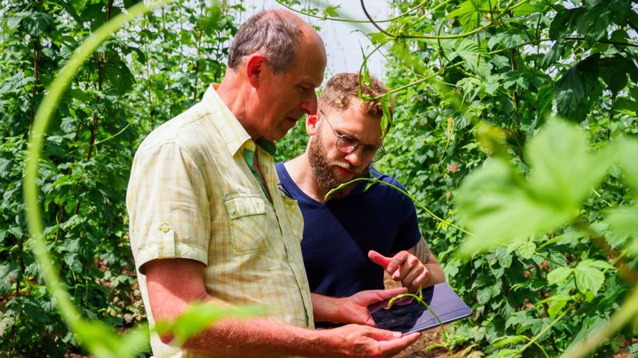 Prazdroj výrazně snížil emise ve výrobě. Pomáhá i za branami pivovarů
