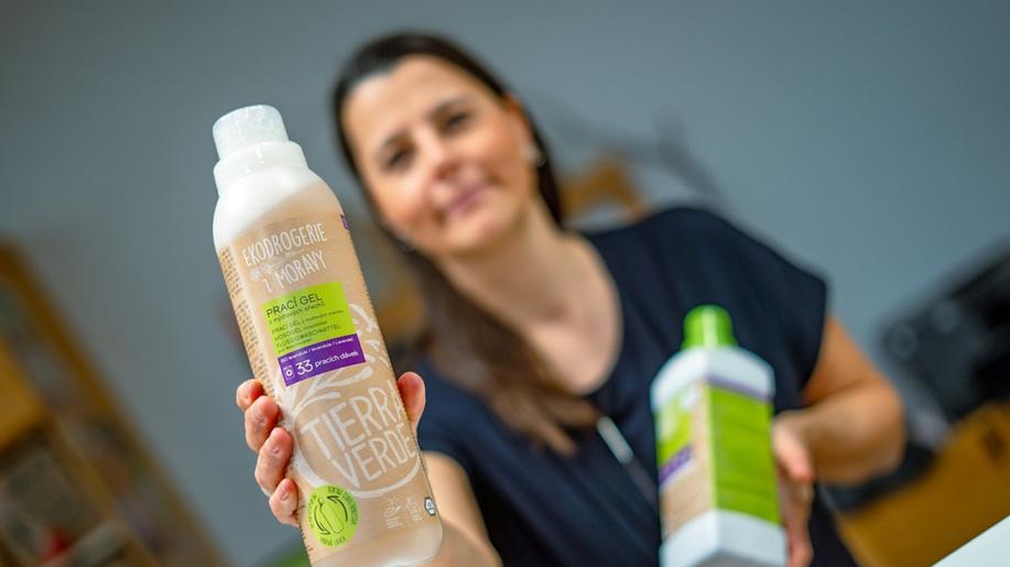 Black Friday v Česku: miliardové útraty a tisíce tun plastu. Řešením mohou být vratné obaly