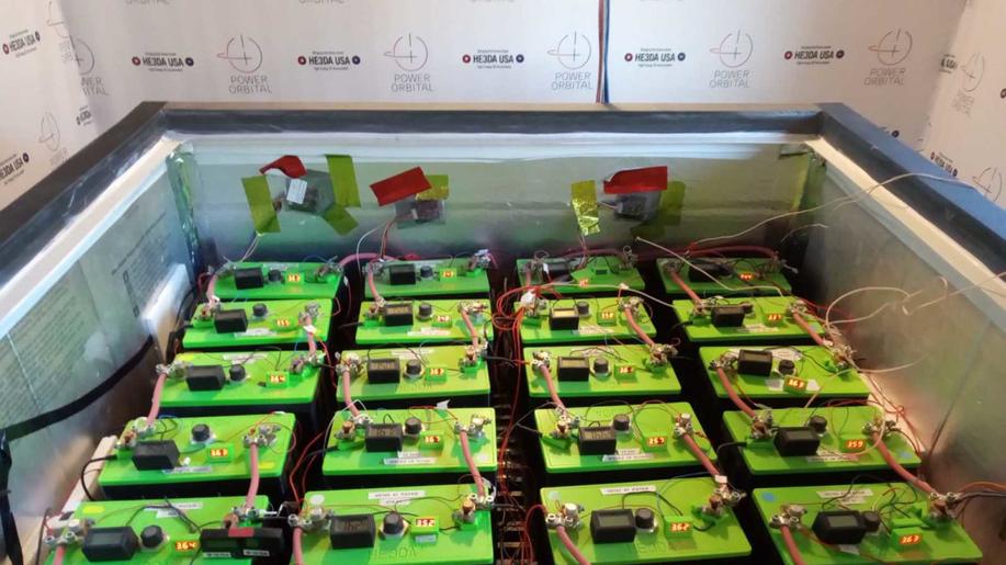 V extrémních podmínkách nevadské pouště mají jednu z nejstarších lithiových baterií na světě.  Je česká a pořád funguje! 