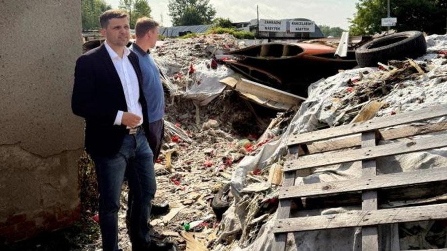 Po odvozu nelegálního odpadu z Jiříkova se začíná odvážet odpad i z Horních Heršpic Po odvozu nelegálního odpadu z Jiříkova se začíná odvážet odpad i z Horních Heršpic