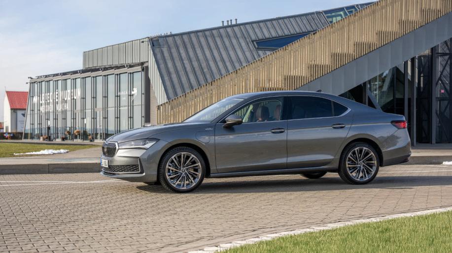  Škoda Superb liftback dostává plug-in hybridní pohon s výkonem 200 kW