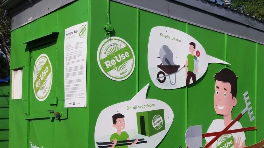 Deset let brněnského Re-Use: Jak projekt ,,Květiny pro Brno" vrací věci i zeleň do ulic