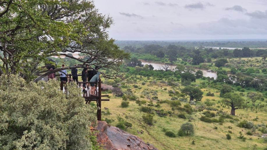 Studenti Přírodovědecké fakulty UK poprvé absolvovali terénní kurz ekologie v jihoafrické savaně