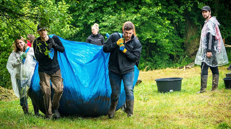Stát škrtá podporu, lidé ale přírodě pomáhají dál