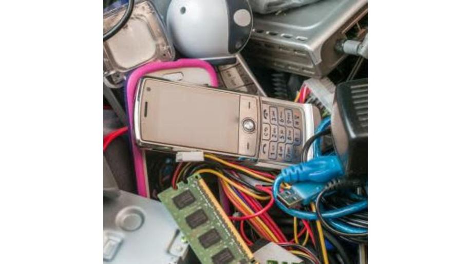 Hasiči a ČIŽP společně prověřili riziková odpadová zařízení. Kontroly poukázaly i na problematický elektroodpad a výskyt baterií