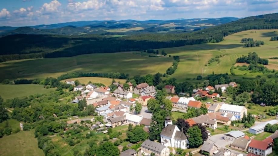 Malé obce jako příklad: NEVAJGLUJ ocení jejich dlouhodobou věrnost úklidům