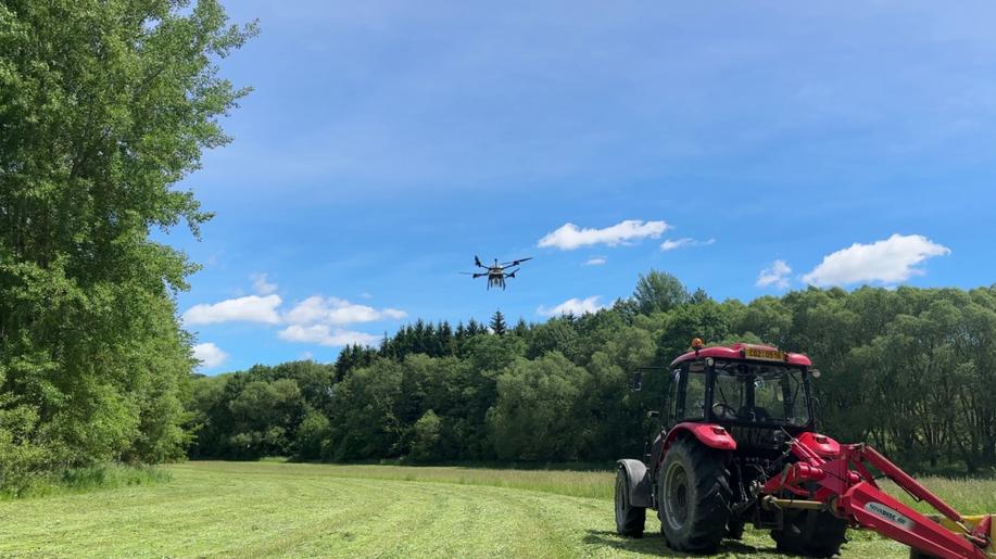 Fly4Future a Jihočeská univerzita vyvíjejí autonomní systém pro záchranu srnčat při senoseči. Projekt můžou podpořit dobrovolníci Fly4Future a Jihočeská univerzita vyvíjejí autonomní systém pro záchranu srnčat při senoseči. Projekt můžou podpořit dobrovolníci