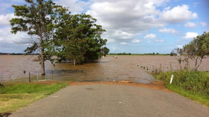 Hladíkovo ministerstvo má podle Senátu upravit vyhlášku o záplavových zónách