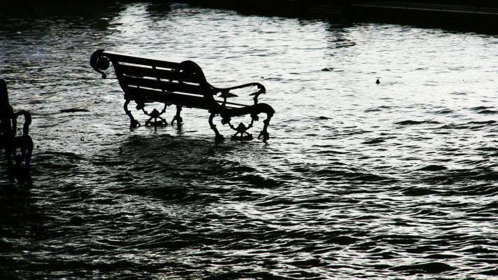 Meteorologové varují před vydatnými dešti. Mohou rozvodnit řeky