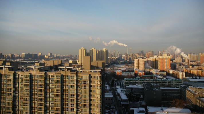 Peking splnil cíl zlepšení ovzduší stanovený před pěti lety Peking splnil cíl zlepšení ovzduší stanovený před pěti lety