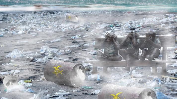 Pláže v Santo Domingu zaplavily stovky tun odpadků, hlavně plastů