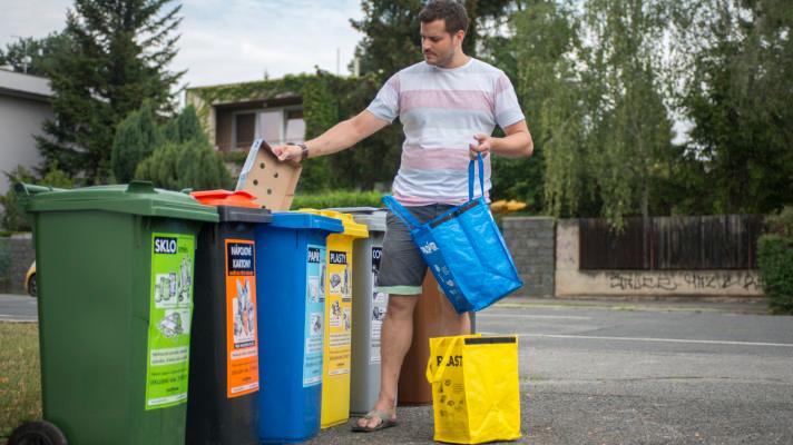 Češi stále na špičce v třídění odpadů v EU. Každý z nás vytřídil v roce 2019 do barevných popelnic přes 51 kilogramů odpadu