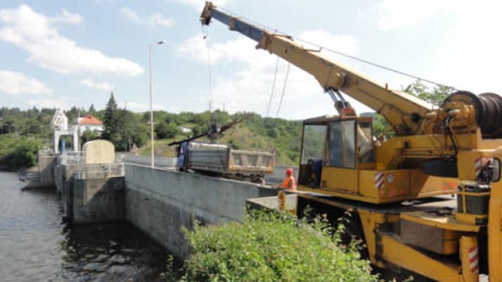 Povodí Moravy odklidilo 200 tun naplavenin ze dvou vodních nádrží