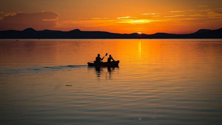 Středoevropská kráska, jezero Balaton, je v čím dál větším ohrožení
