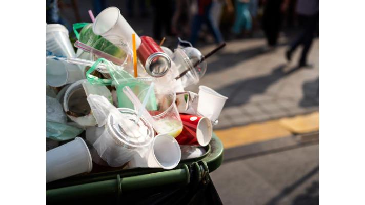 Vláda opětovně schválila zákon o jednorázových plastech, míří znovu do Sněmovny