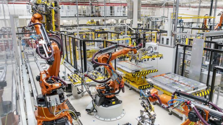 ŠKODA AUTO zahajuje ve svém hlavním sídle v Mladé Boleslavi výrobu bateriových systémů pro platformu MEB