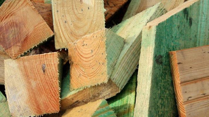 Vědci zjišťují, jak ve stavebnictví znovu využít dřevo ze zbouraných staveb