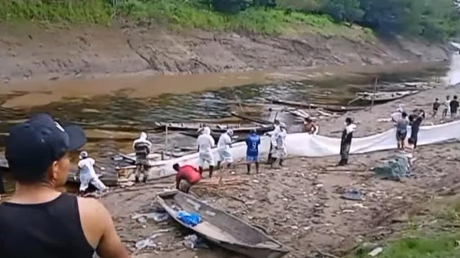 Kmen v peruánské Amazonii držel stovku turistů, chce upozornit na znečištění