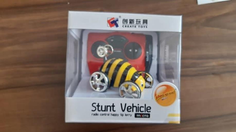 ČOI zakazuje na trhu hračku na baterie v podobě včelky kvůli olovu