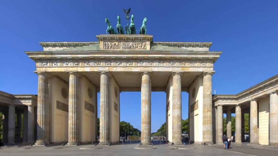 Klimatičtí aktivisté poničili Braniborskou bránu, symbol Berlína