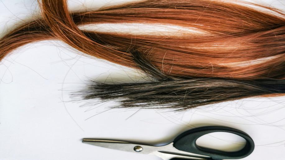 Proč nizozemská návrhářka plete svetry z lidských vlasů