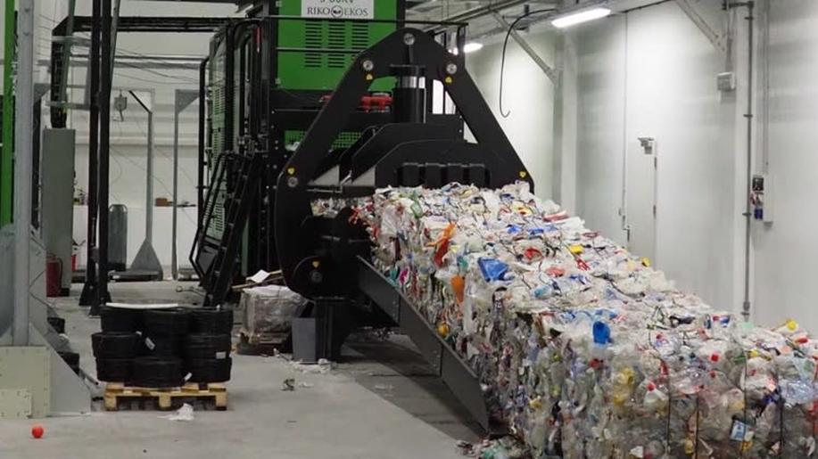Cesta (nejen) PETky k recyklaci vede přes unikátní soustrojí