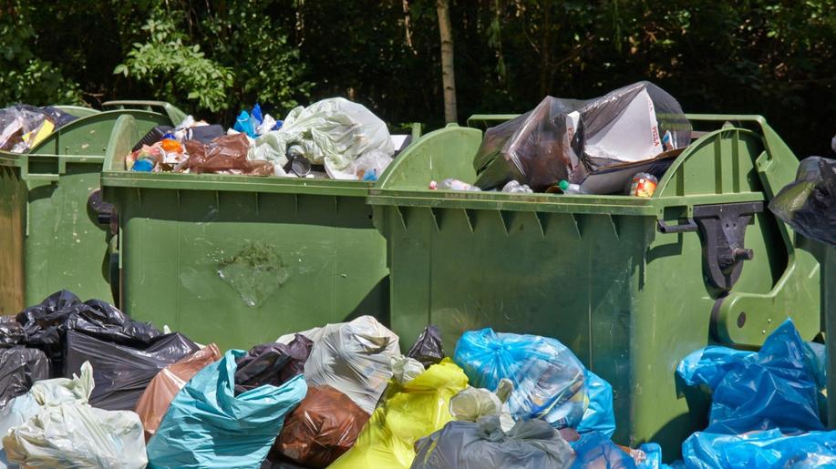 Sněmovna odmítla razantněji zvýšit horní hranici poplatku za odpad