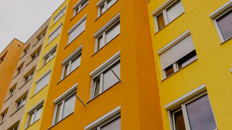 Nová zelená úsporám nabídne výhodnější podmínky pro bytové domy. Na dotace lépe dosáhnou nízkopříjmové domácnosti
