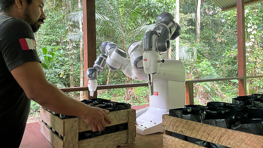 Robot ovládaný z největší vzdálenosti na světě pomáhá automatizovat zalesňování Amazonie