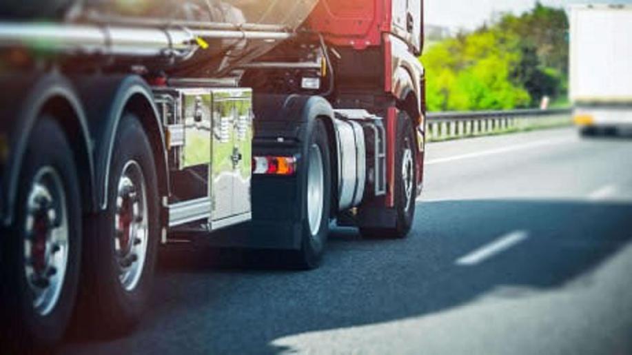 EU: Dopravní výbor navrhuje opatření pro zelenější kamiony a autobusy