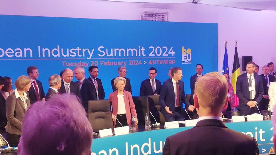 Európsky priemyselný samit: Biznis plán pre Európu