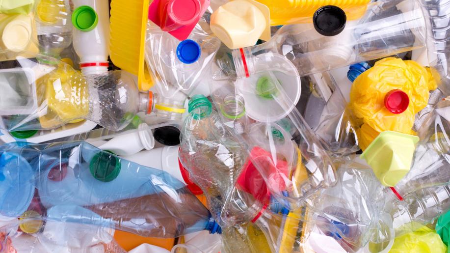 Firma vyrábí zařízení, které plastový odpad rozkládá na vodík a využitelné části