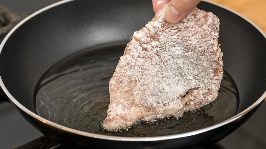 OLEJ PATŘÍ DO SPECIÁLNÍCH NÁDOB. ČÁST PRAŽANŮ HO ALE VYLÉVÁ DO KANALIZACE, UKÁZAL PRŮZKUM OLEJ PATŘÍ DO SPECIÁLNÍCH NÁDOB. ČÁST PRAŽANŮ HO ALE VYLÉVÁ DO KANALIZACE, UKÁZAL PRŮZKUM