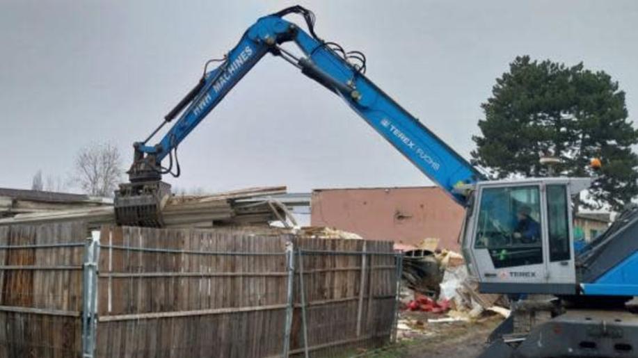 Začal odvoz nelegálního odpadu z Brna - Horních Heršpic, kamiony odvezou zpět do Německa 282 tun Začal odvoz nelegálního odpadu z Brna - Horních Heršpic, kamiony odvezou zpět do Německa 282 tun