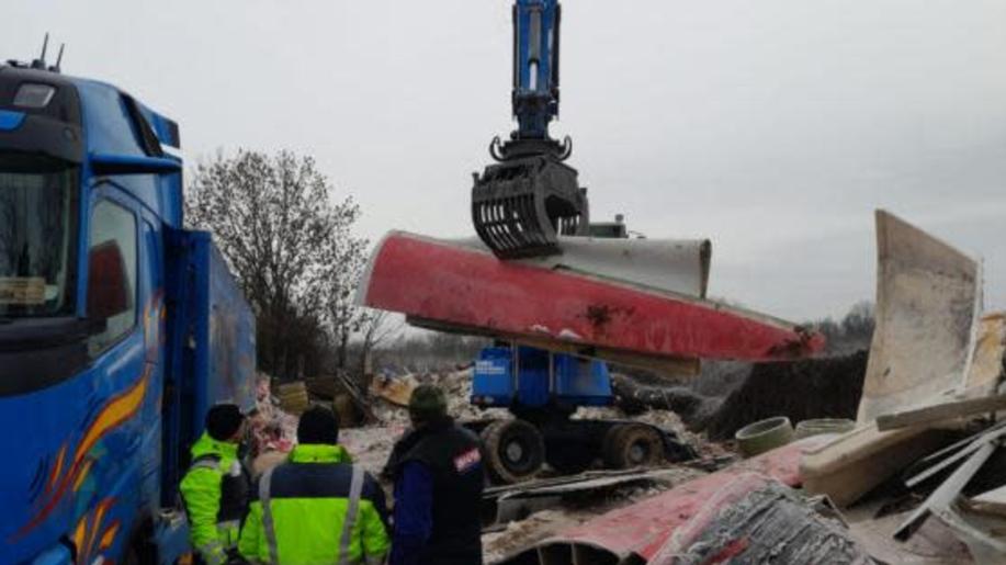 Kamiony dokončily převoz více než 280 tun nelegálního odpadu z brněnských Horních Heršpic zpět do Německa Kamiony dokončily převoz více než 280 tun nelegálního odpadu z brněnských Horních Heršpic zpět do Německa