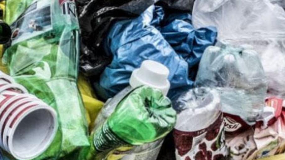 Studie: Ruční třídění plastů má své limity, zůstává však důležitou součástí systému Studie: Ruční třídění plastů má své limity, zůstává však důležitou součástí systému
